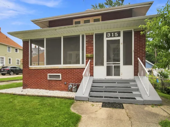 315 Center St, Waukegan, IL 60085