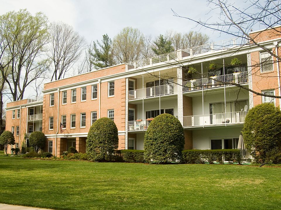 Hamlet House Condominium front. Unit 105 first floor middle