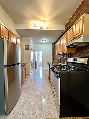 Rented by Zjama Realty Corp | media 6