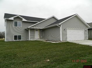 2080 Pratt Cir, Saint Peter, MN 56082