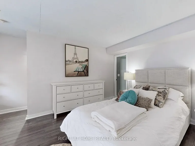 255 Richmond St E #401 — Photo 20