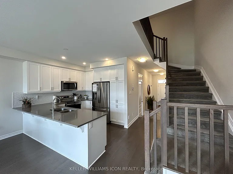 505 Manhattan Ct — Photo 12