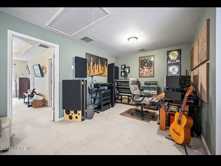 100 Pine St #9 — Photo 22