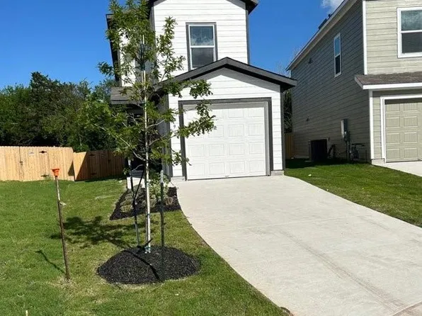49 Trinity St, Lockhart, TX 78644