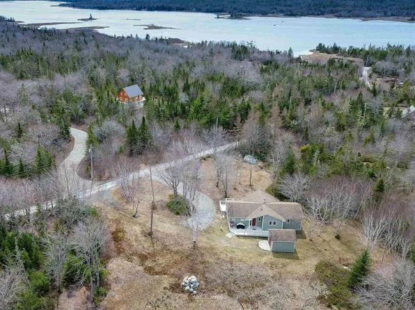 57 Somerset Dr, Shelburne, NS B0T 1V0