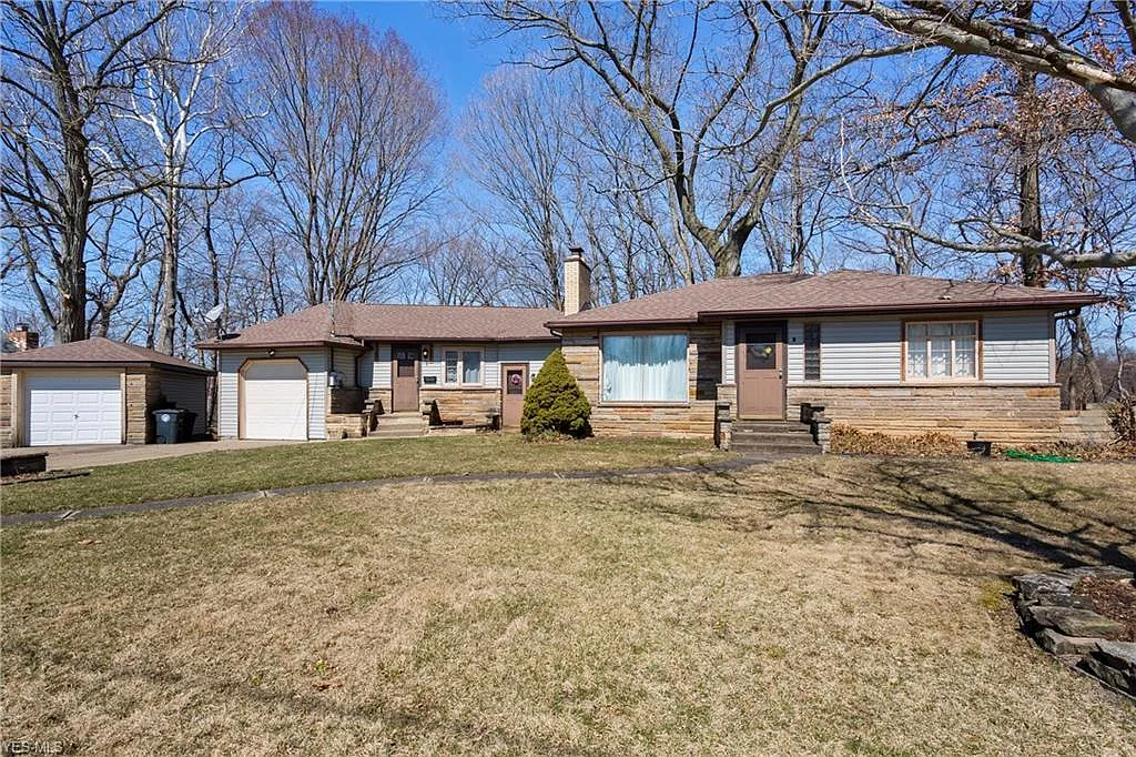 1643 Riverside Dr photo 1