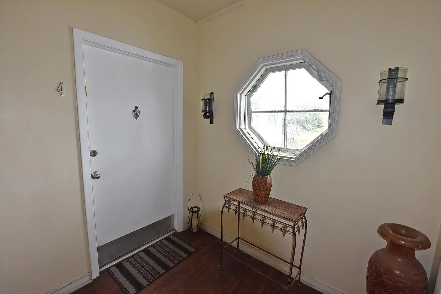 Gator Apartments — Photo 4