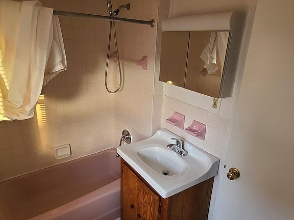 5th image of 677 Ridge St