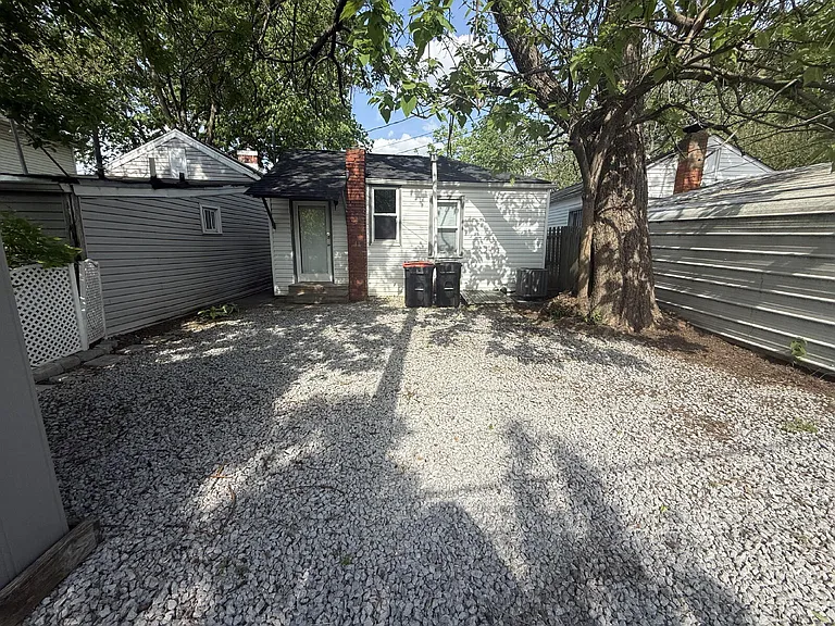 916 Schiller Ct — Photo 20