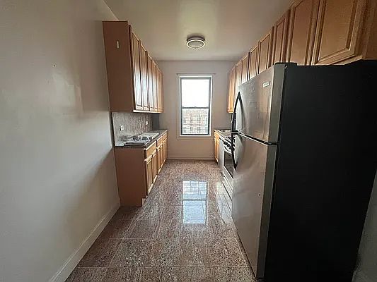 2nd image of 261 Lenox Rd APT 6G