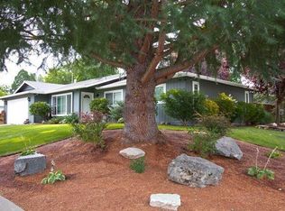 923 Lark Ellen Way, Grants Pass, OR 97527