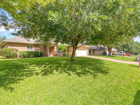 3rd image of 125 Sandlewood Ln