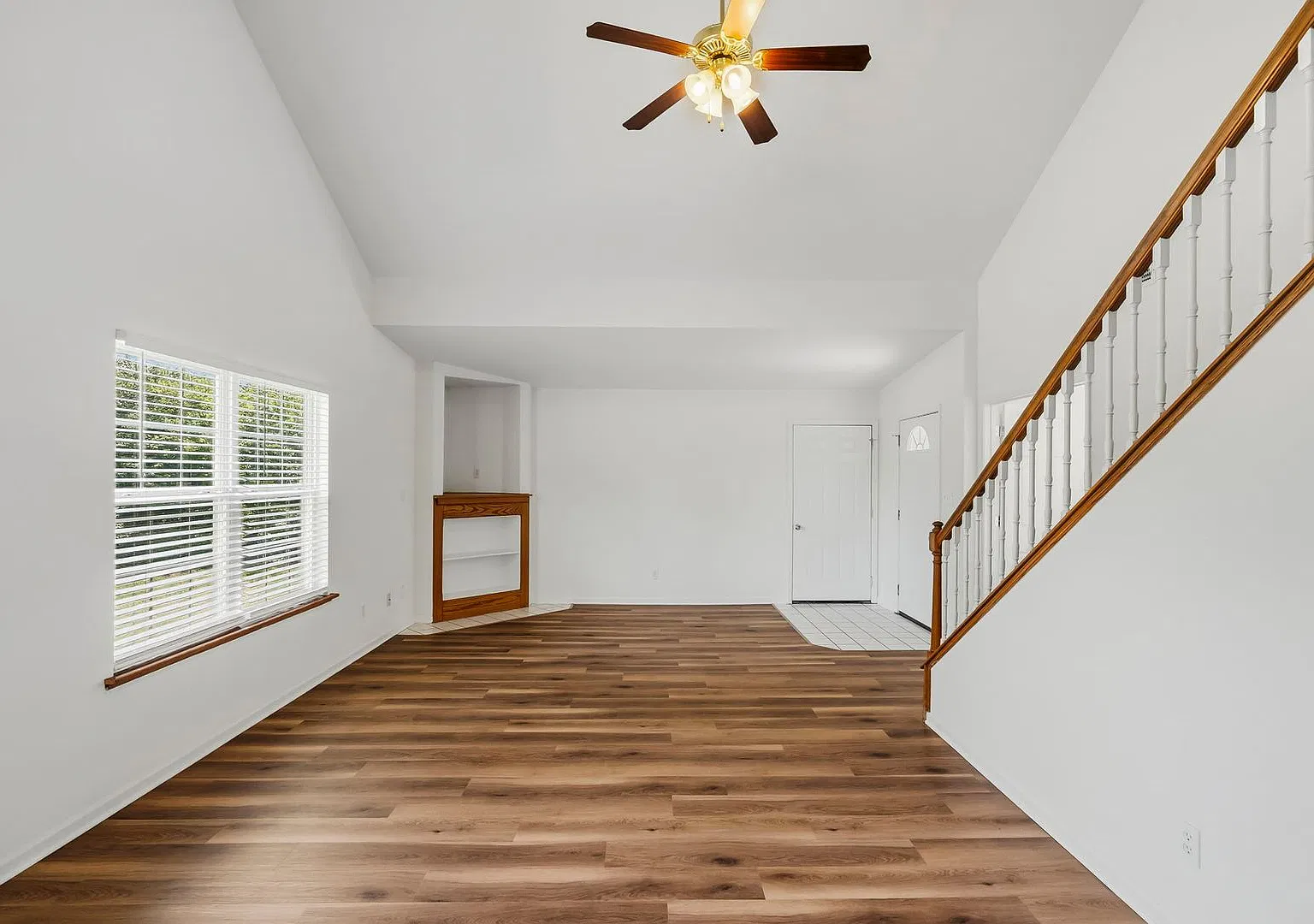 1725-1727 Louise Cir. — Photo 3