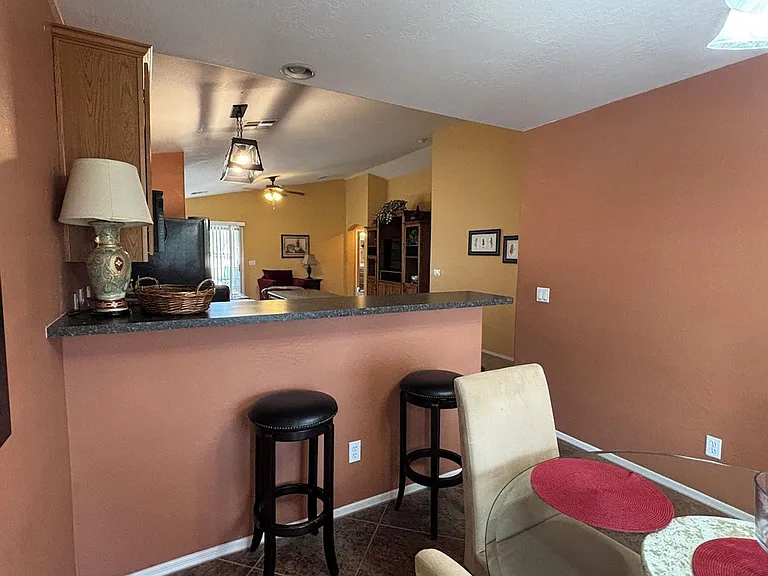 776 W Fairlane Ct — Photo 4