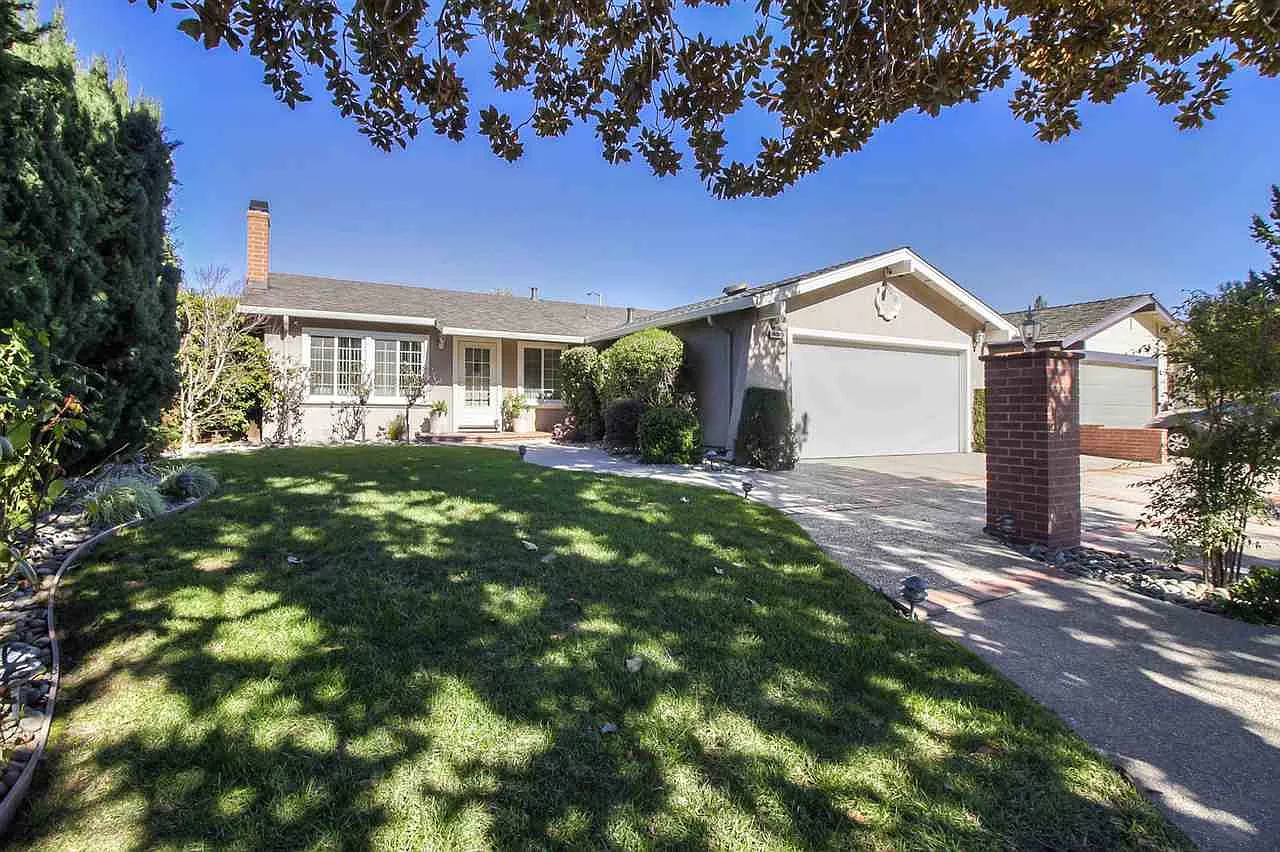 36292 Cedar Blvd photo 1
