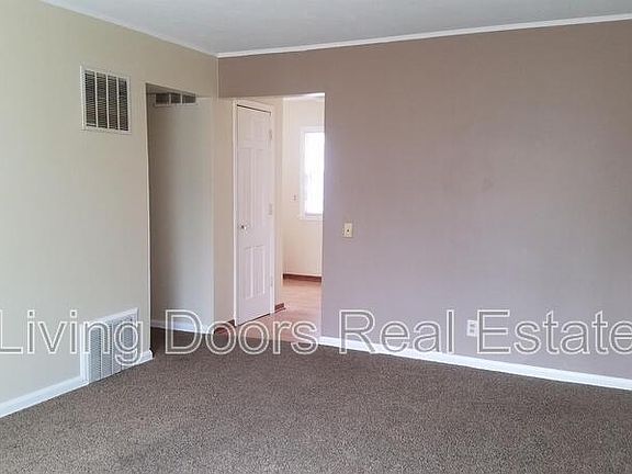 2nd image of 315 S 47th St
