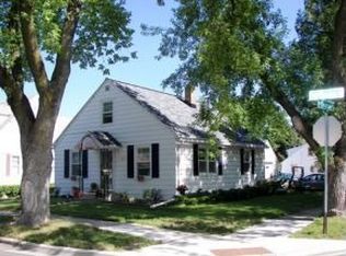1611 Crooks St, Green Bay, WI 54302