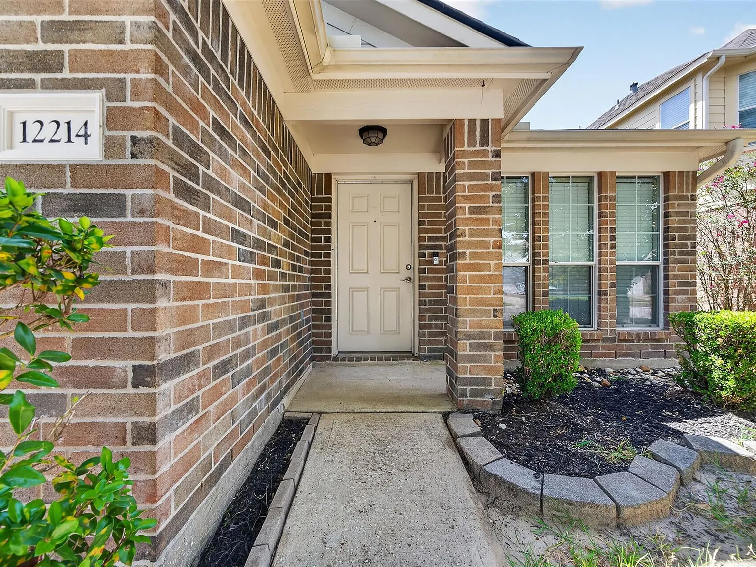 3 bed, 2.0 bath, 1526 sqft, $2,000 — Photo 4