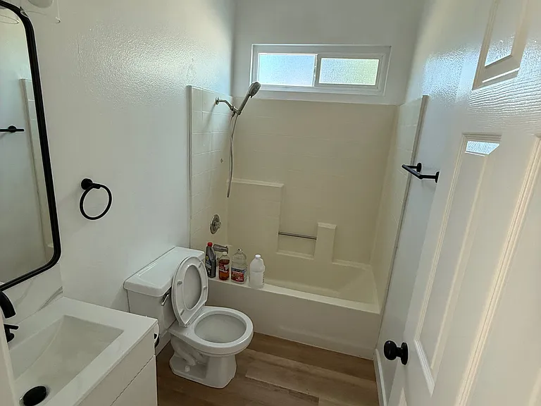711 Canterbury Cir — Photo 40