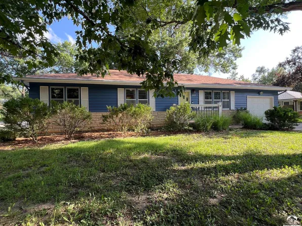 843 W 22nd St, Lawrence, KS 66046