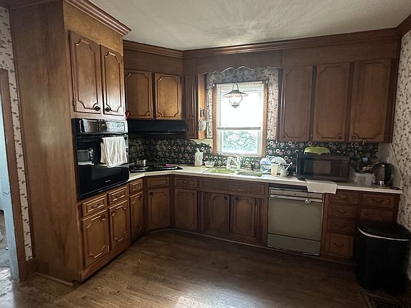 3rd image of 3023 Lyndale Dr