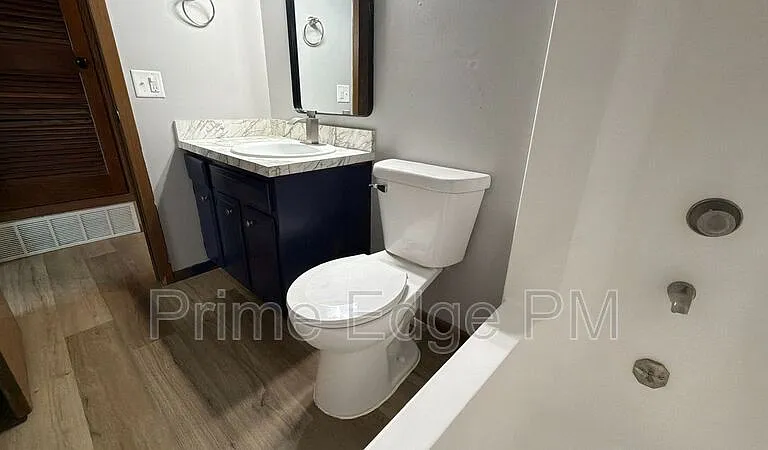 1109 N 28th St #6 — Photo 12