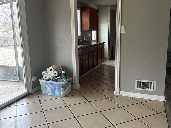 4th image of 1100 Apache Dr