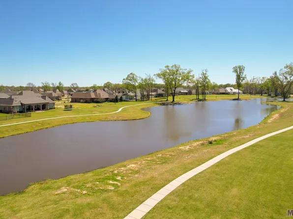 75 Rue Lierre, Zachary, LA 70791