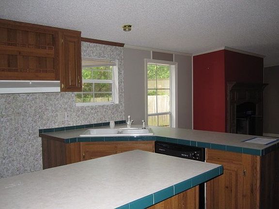 5th image of 4010 Oakwood Cir