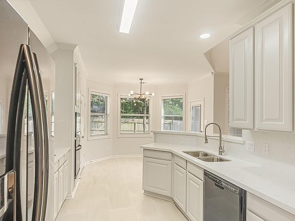 5th image of 71 N Queenscliff Cir