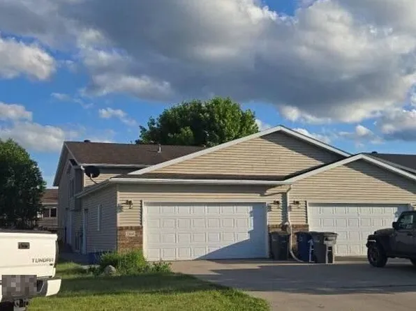 3364 10th St S, Moorhead, MN 56560