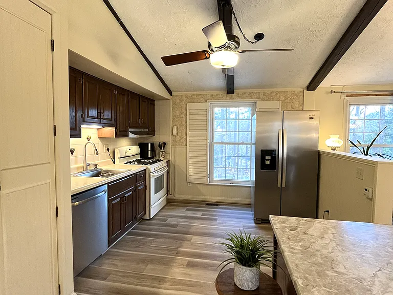 210 Pinehurst Ln — Photo 15