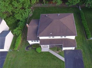 5 Kory Dr, Kendall Park, NJ 08824