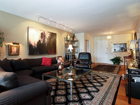 3rd image of 300 Martine Ave APT 4B