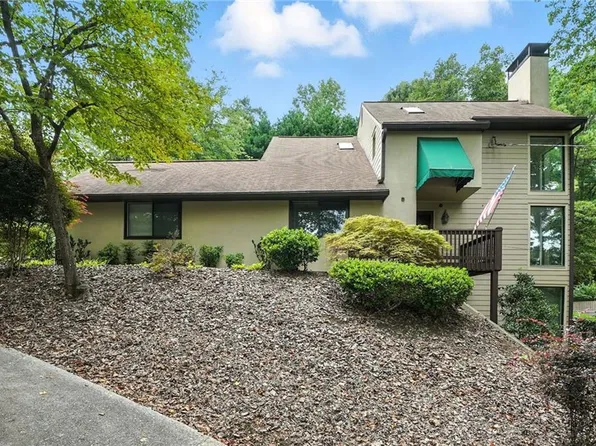 4871 Karls Gate Dr, Marietta, GA 30068