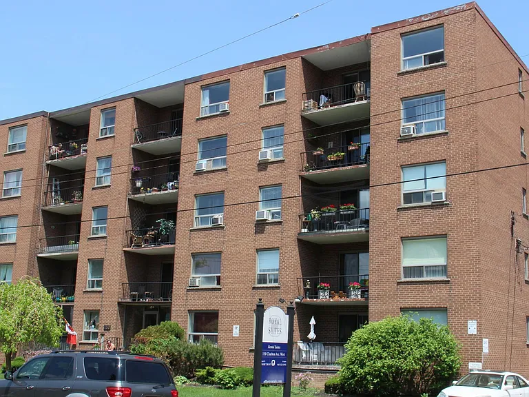 150 Charlton Ave W — Photo 1