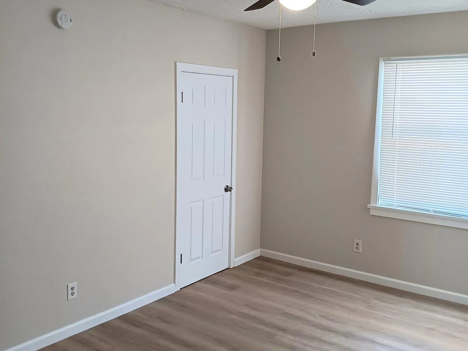 2 bed, 990 sqft, $1,349 — Photo 3