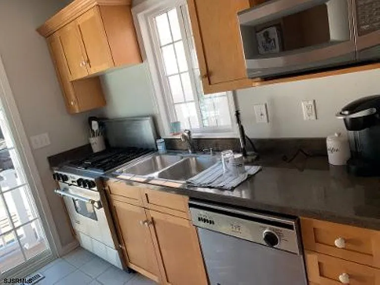 27 N Frontenac Ave — Photo 5