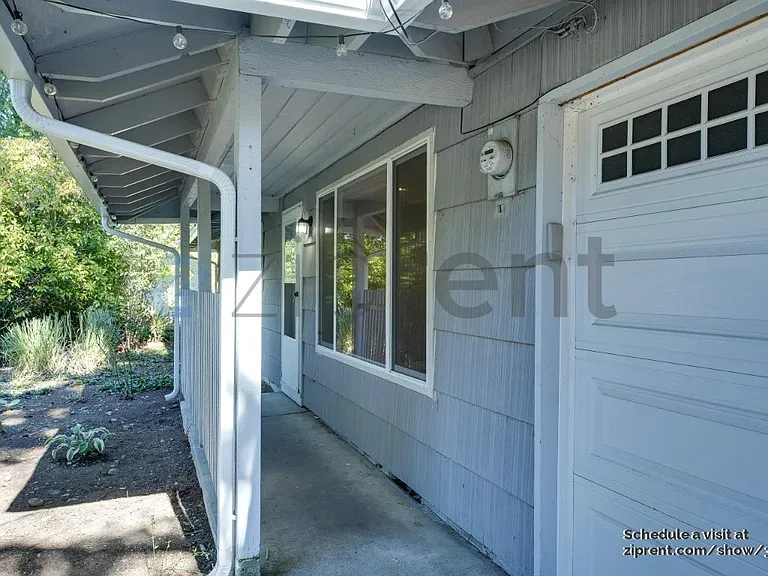 13044 111th Ave NE — Photo 2