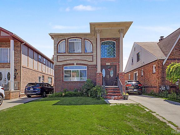 2nd image of 5524 Maple St
