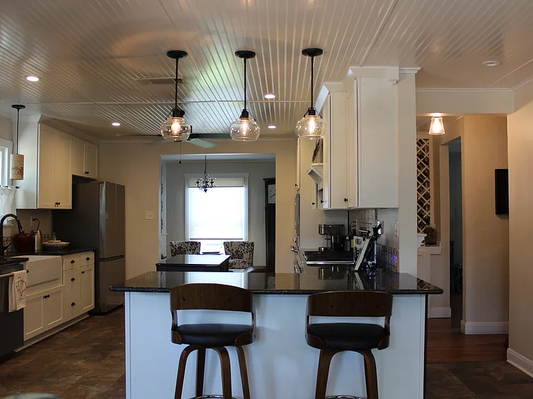 420 E Franklin St — Photo 5
