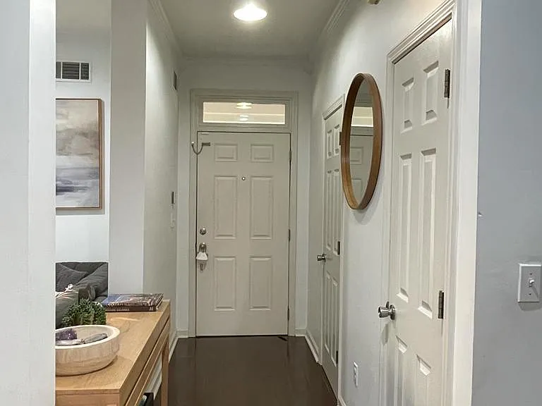 1054 Island Pl E — Photo 2