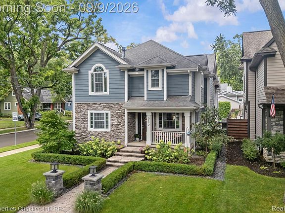 2nd image of 932 Roselawn Dr