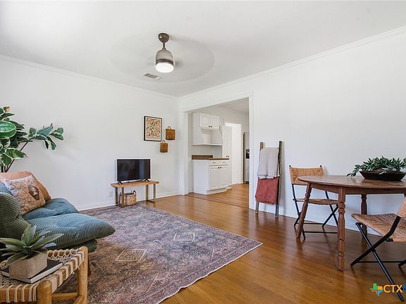 5th image of 901 Barbara Dr