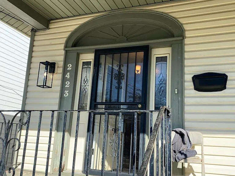 2423 Franklin Ave — Photo 3