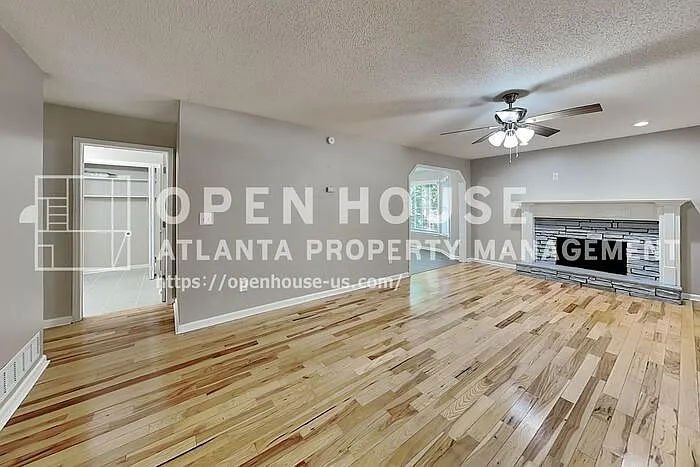 339 Abbington Ln — Photo 3