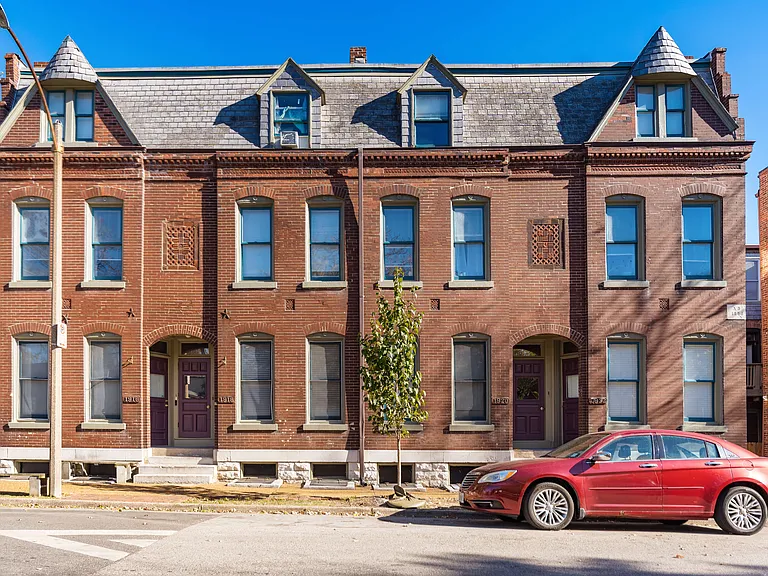 1918 Menard St #B — Photo 15