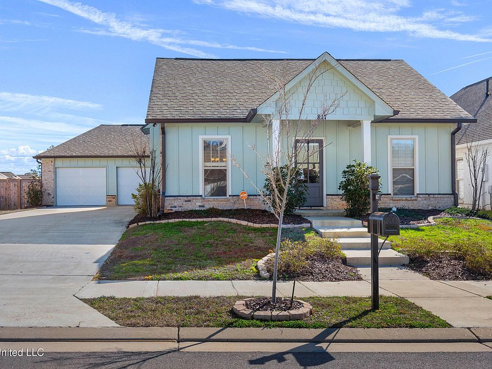 1st image of 817 Long Leaf Circ