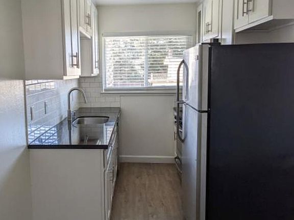 4th image of 350 Dunster Dr