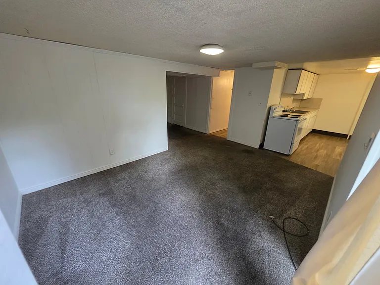 953 E Logan Ave #B — Photo 10